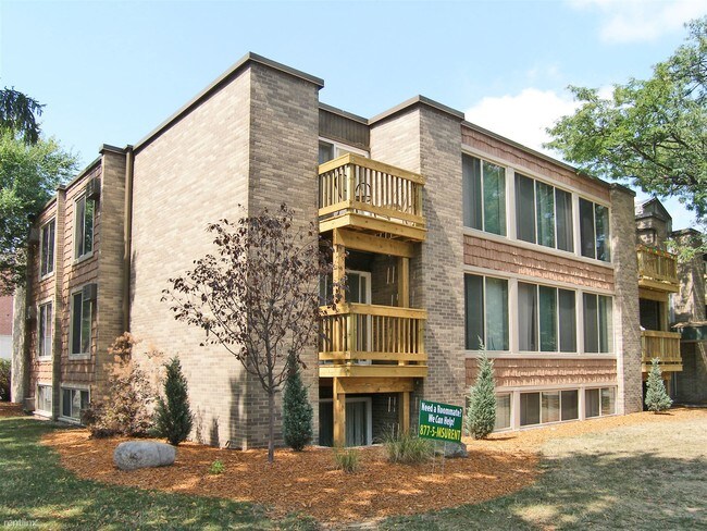 Building Photo - 135 Collingwood Dr