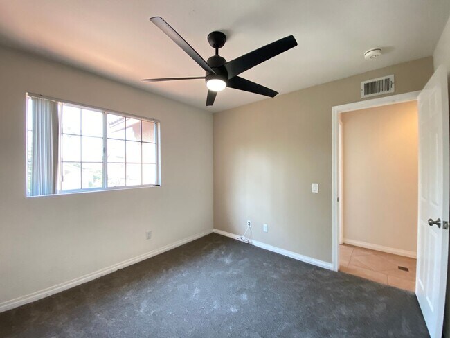 Building Photo - Santa Fe Hills 4 Bedroom Home