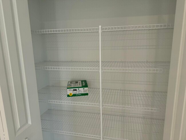 Building Photo - 673 Carlyle Wy