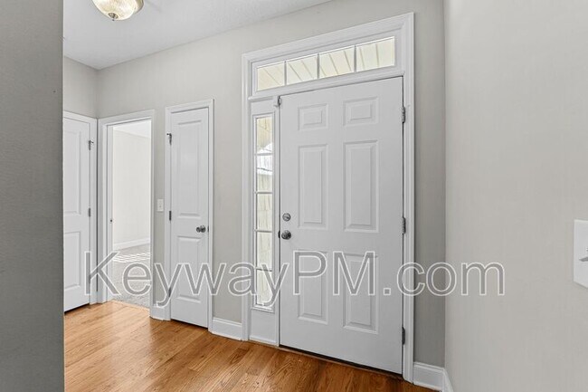 Building Photo - 808 Tyler Woods Dr