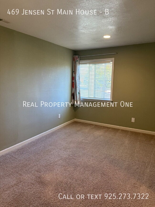 Building Photo - 469 Jensen St