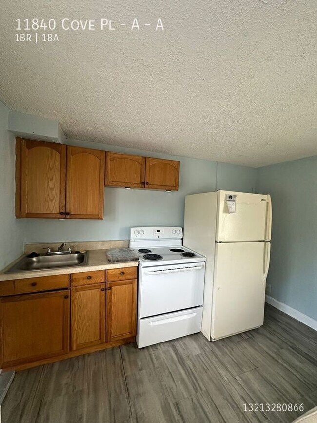 Building Photo - 11840 Cove Pl