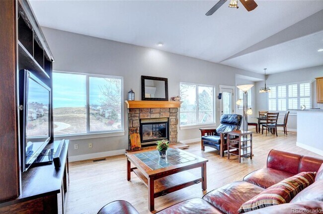 Building Photo - Elegant 4-Bedroom, 3 bathroom Home with Fi...
