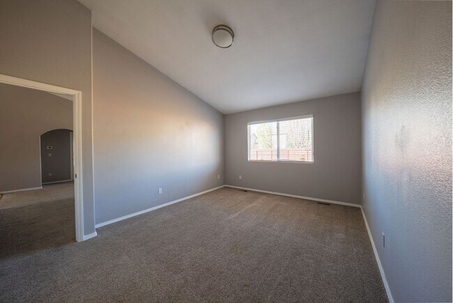 Building Photo - Stunning 4-bedroom, 3-bathroom home near Ft Carson!