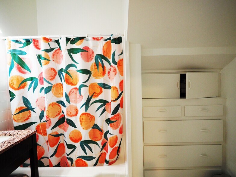 Full bath with shower/tub, built-in drawers, window - 828 7th St