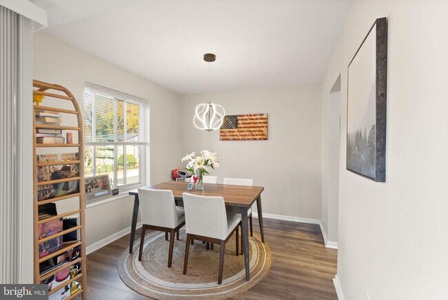 Building Photo - 9728 Kingsbridge Dr