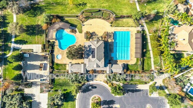 Building Photo - 400 Regatta Ln