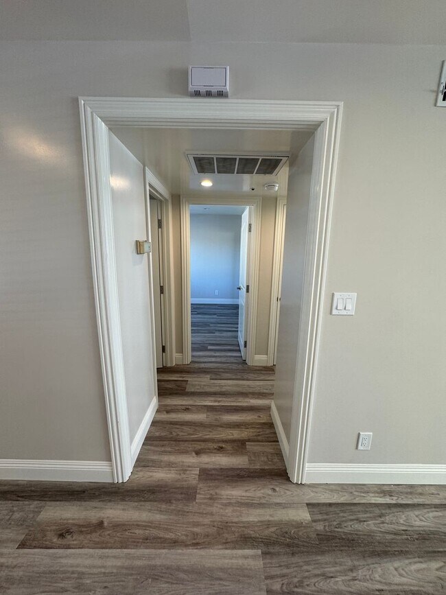 Building Photo - 922 Benito Ave