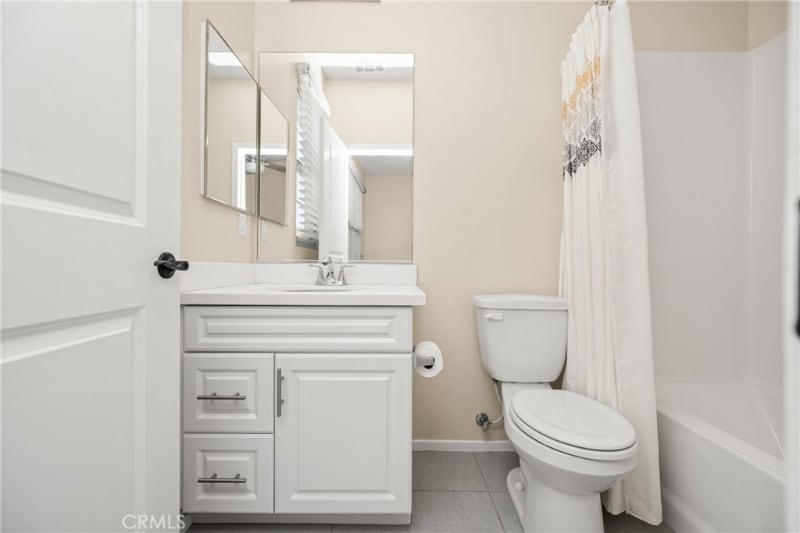 Building Photo - 544 S Casita St