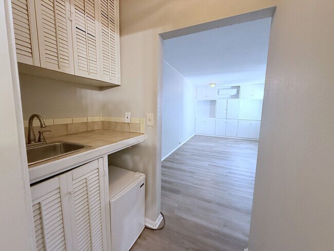 Building Photo - 331-er