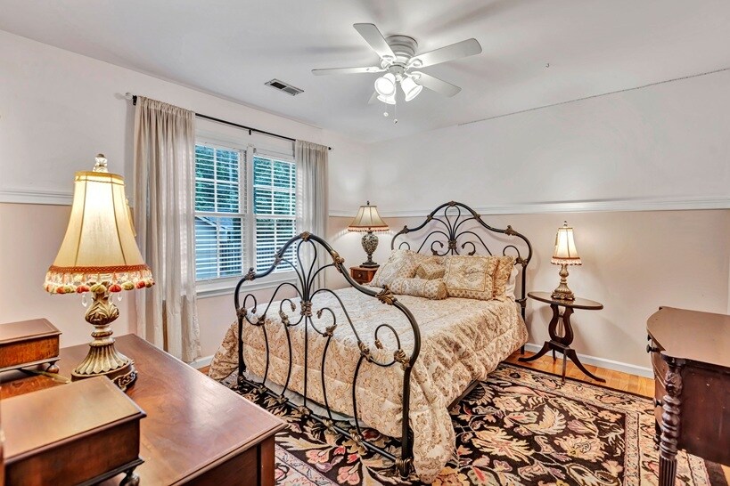 Second floor second bedroom - 4250 Edgewater Ct NW