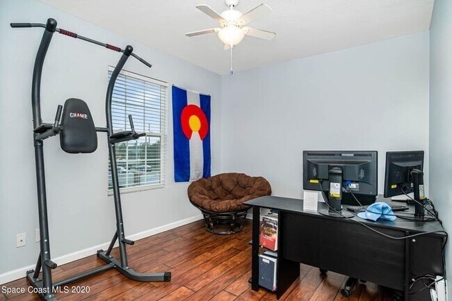 Building Photo - End Unit in Lake Washington Townhomes!!