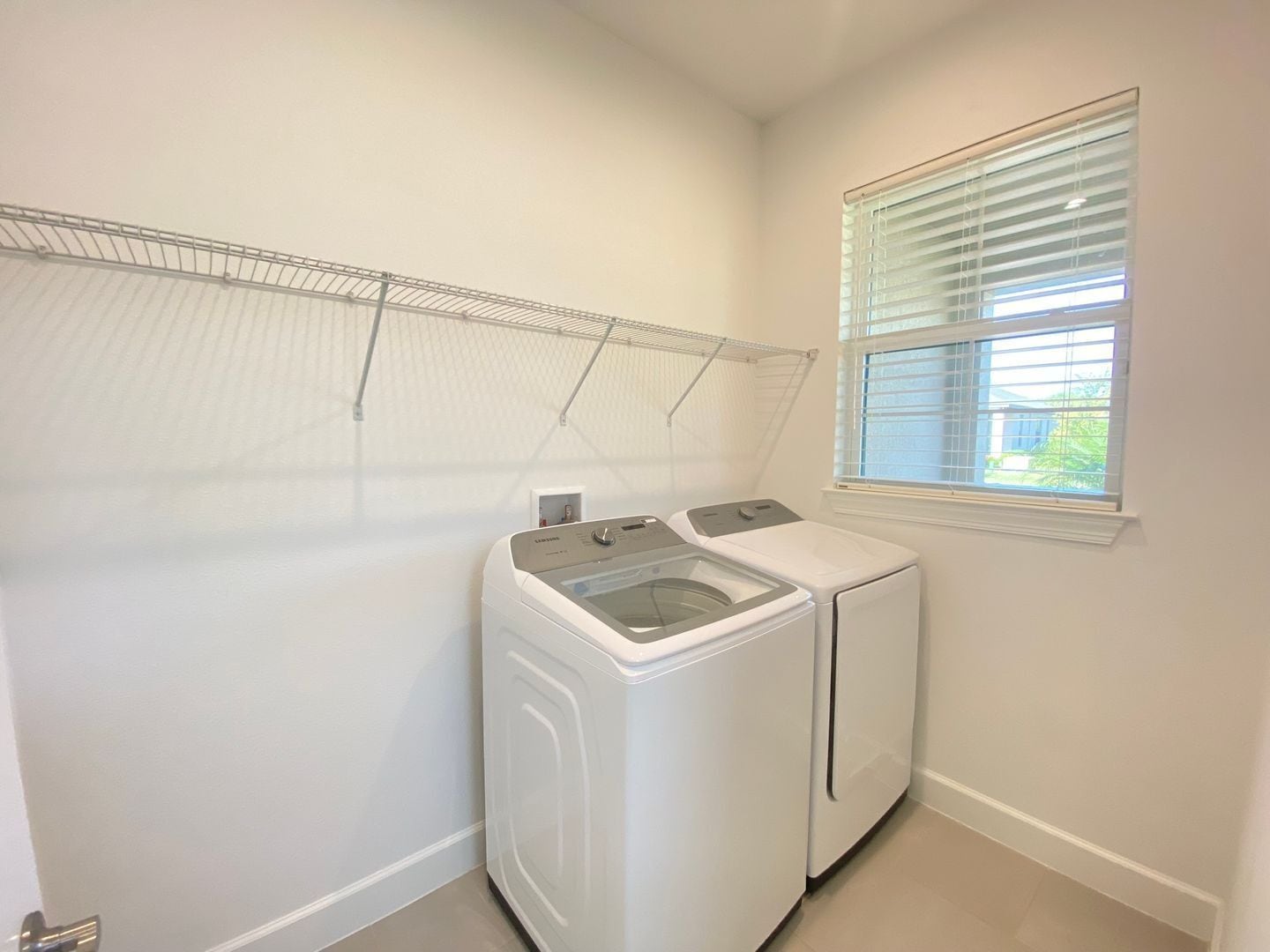 Building Photo - 2182 Palm Tree Dr