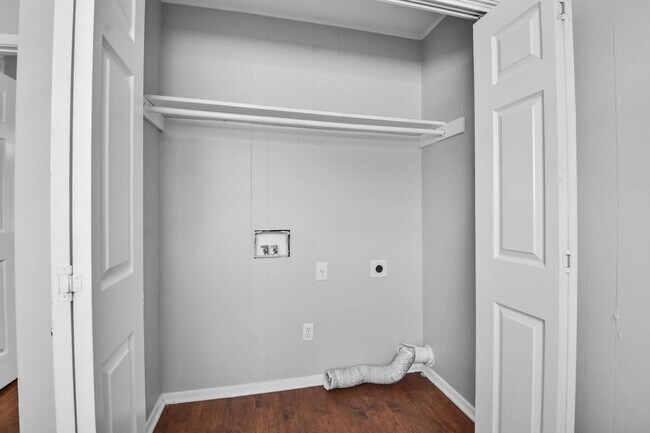 Building Photo - 1511 Broadmoor Dr