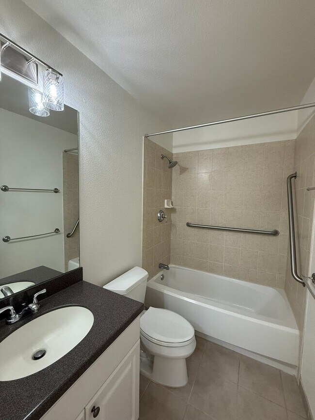 Building Photo - Resort Living in a Gated Community in Ko'olina! PETS NEGOTIABLE!