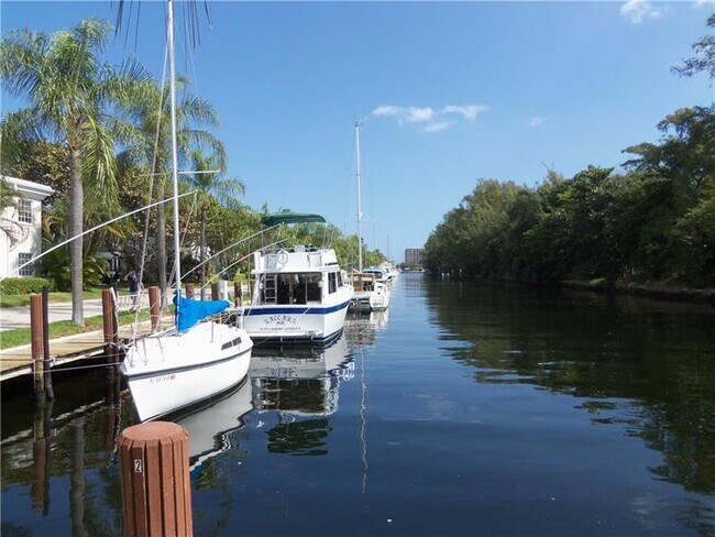Building Photo - 6317 Bay Club Dr
