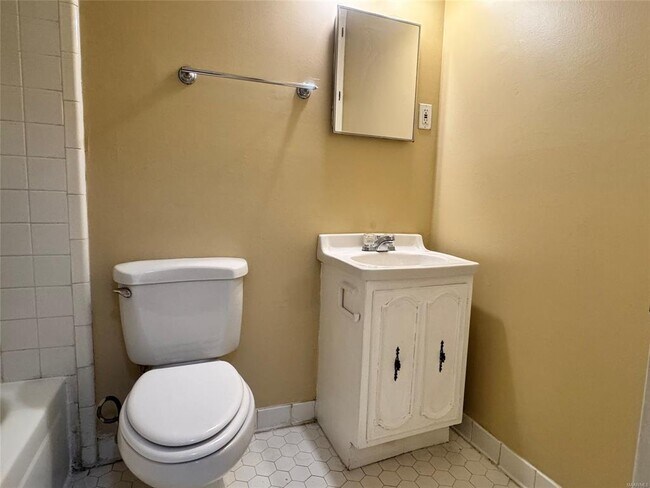 Building Photo - 429 Fieldbrook Dr