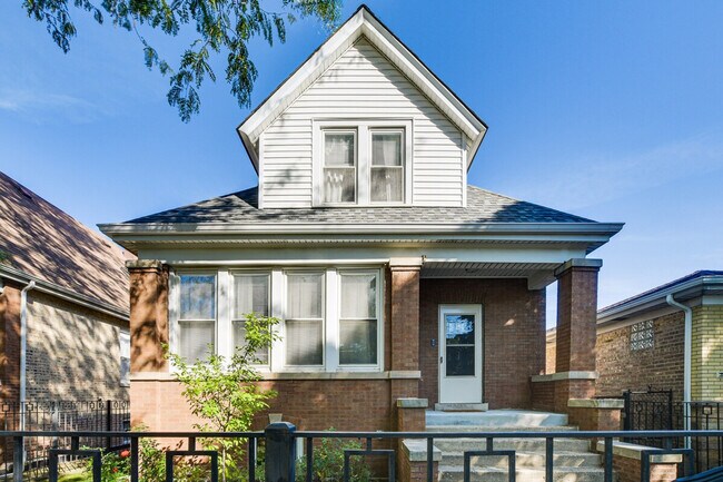 Building Photo - 4642 W Montana St