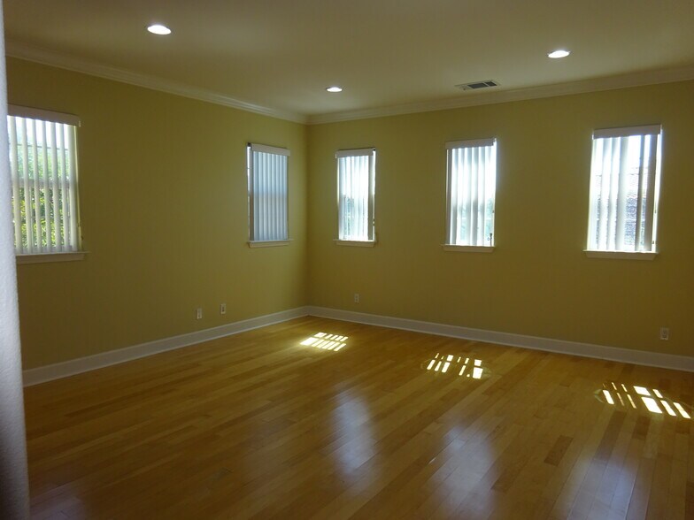 Building Photo - 3100 Tewksbury Way