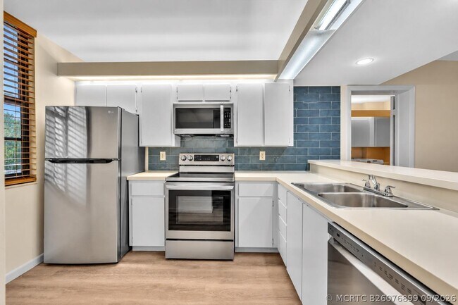 Building Photo - 3650 Whitehall Dr