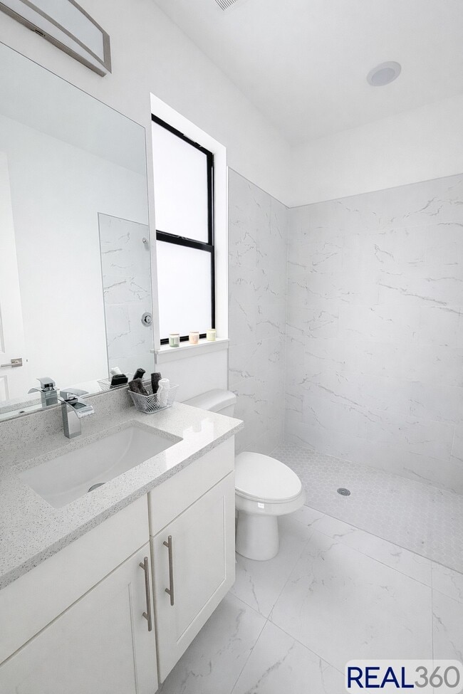 Building Photo - 2416-2418 Xelda Ave N