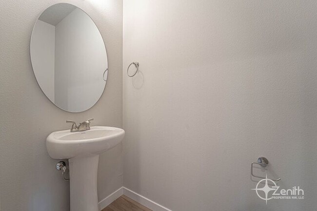 Building Photo - 4908 NE 2nd Ct