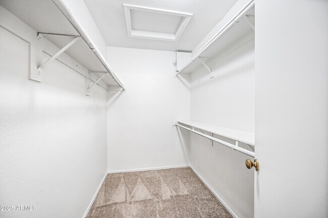 Building Photo - 9018 W Cambridge Ave