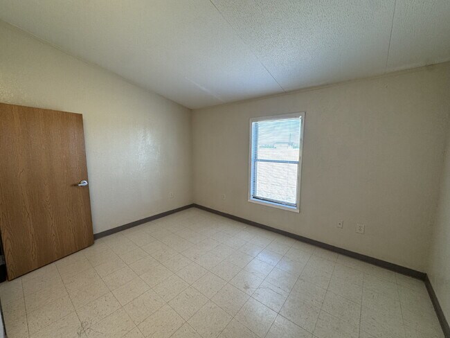 Building Photo - MOVE IN SPECIAL- Charming 2-Bed Oasis in Lubbock - Cozy 750 Sq Ft Retreat!