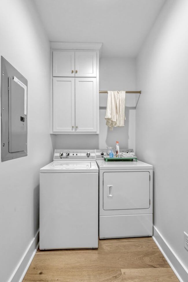 Building Photo - Luxury Townhome Living in Moores Mill — Style, Comfort & Prime Auburn Convenience