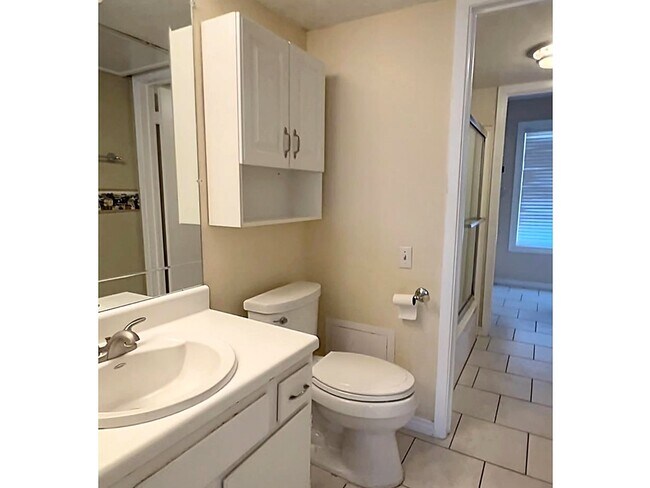 Building Photo - 11710 Southlake Dr