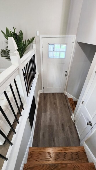 Building Photo - Room in House on Bilmark Ave