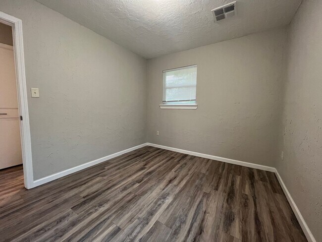 Building Photo - 439 NW 53rd St