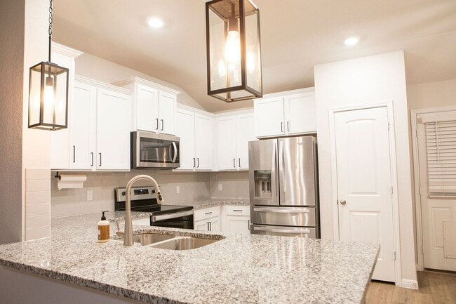 Building Photo - 3/2 Gorgeous Brick Home