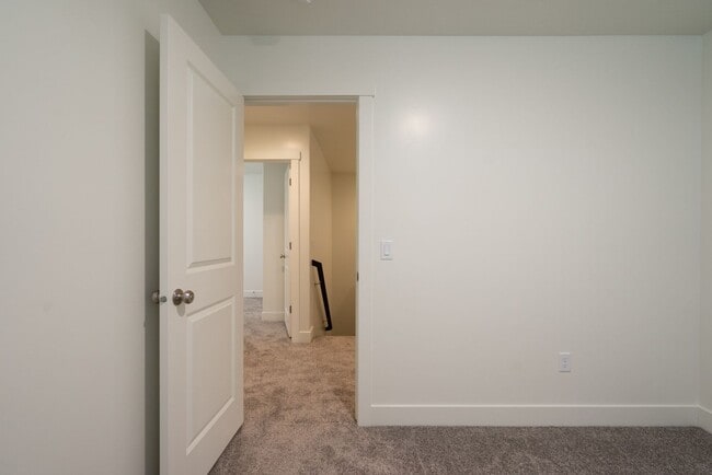 Building Photo - Desert Canyons End Unit – 4-Bedroom, 2.5-B...