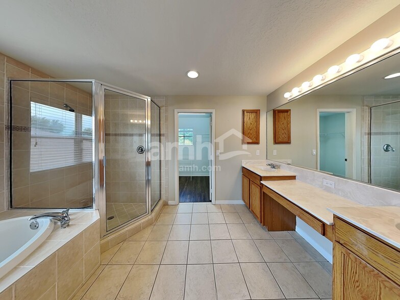 Building Photo - 8809 Founders Cir