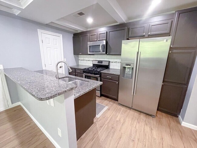 Building Photo - 2637 Twin Oaks Dr NW