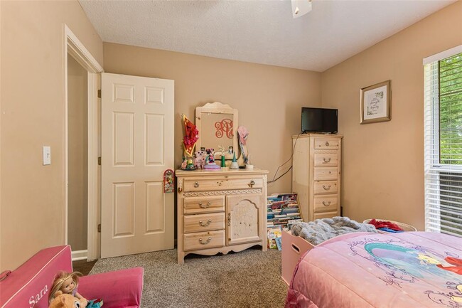 Building Photo - 105 Foxwood Ct