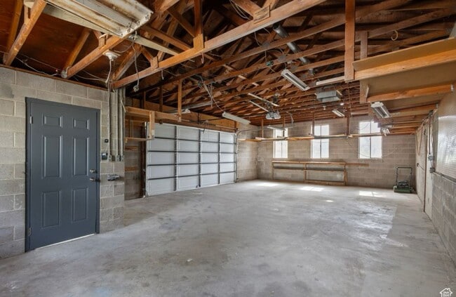 Building Photo - 2085 N 900 W