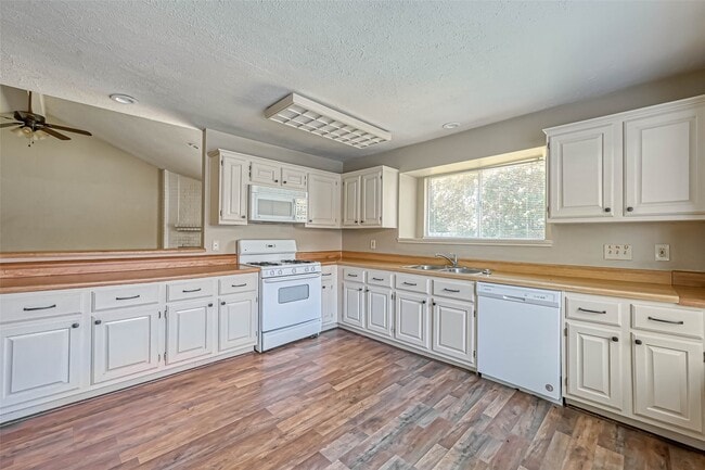 Building Photo - 923 Mayweather Ln