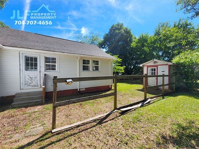 Building Photo - Cute 2 Bed/1 Bath Ranch in Downtown Kannapolis!