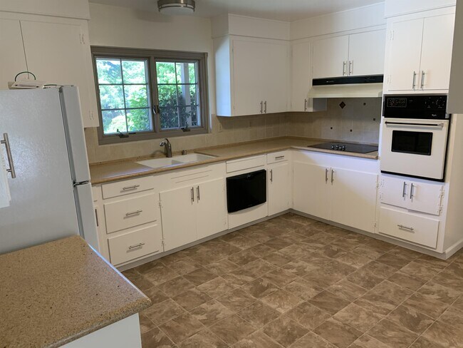 Building Photo - 280 Mt Hamilton Ave