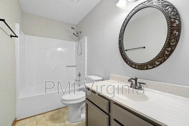 Building Photo - 932 Nugent Dr