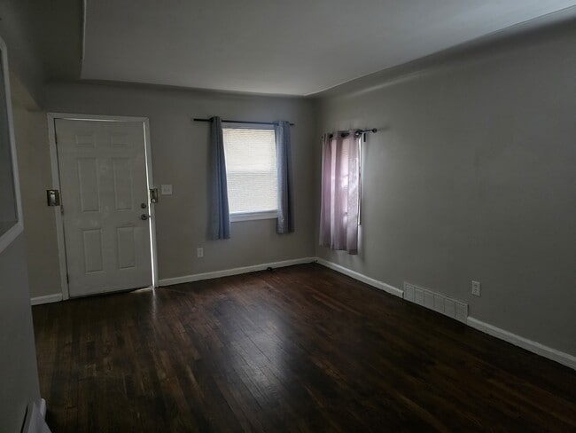Building Photo - 83 S Edith St