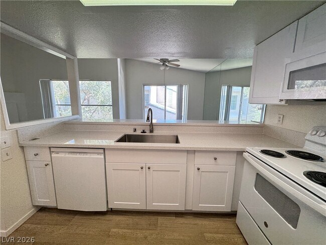 Building Photo - 6250 W Flamingo Rd