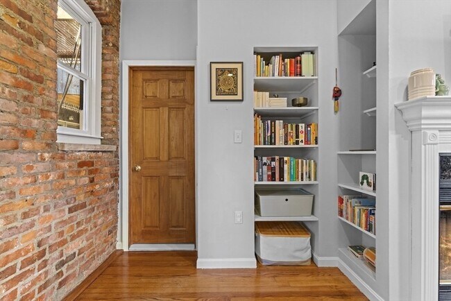 Building Photo - 84 W Concord St