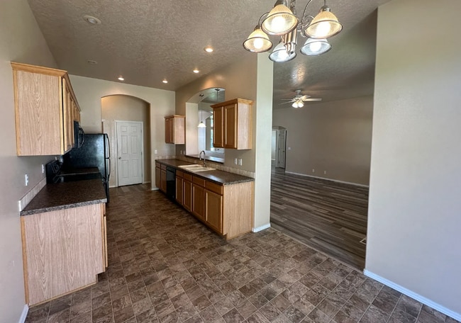 Building Photo - Comfortable & Stylish Single-Level Living ...