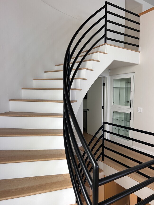 Building Photo - 3740 Ocean Dr