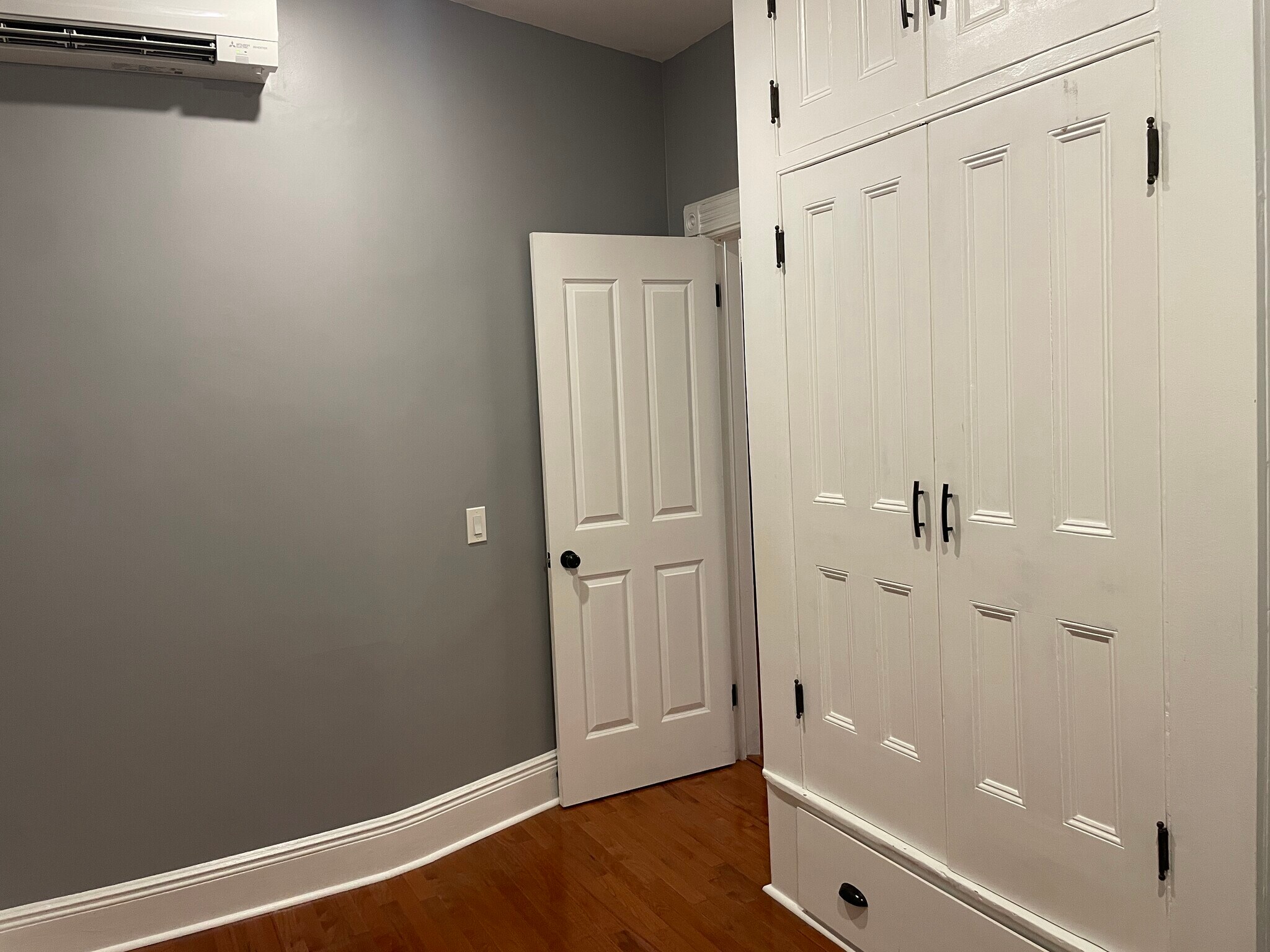 Inside the interior room - 35 Charles St