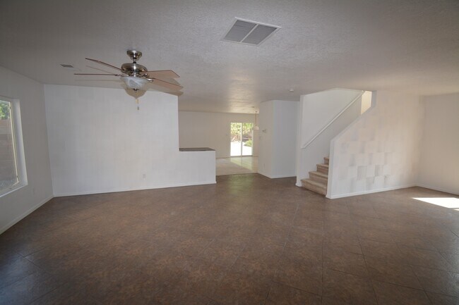 Building Photo - 3BR, 2.5BA, 2CG