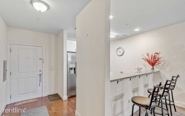 Building Photo - 1 br, 1.5 bath Condo - 90 Clinton Ave